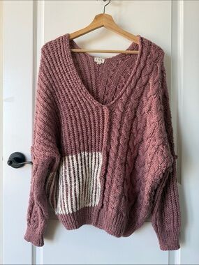 POL Chunky Cable V-Neck Sweater in Dusty Rose with Cream Patch